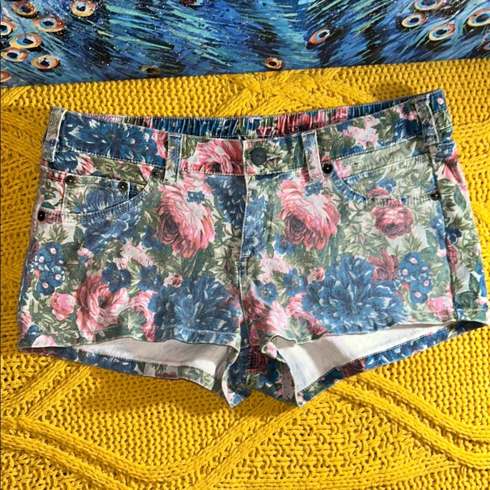 Rcva Size 29 Floral Women's Jean Shorts